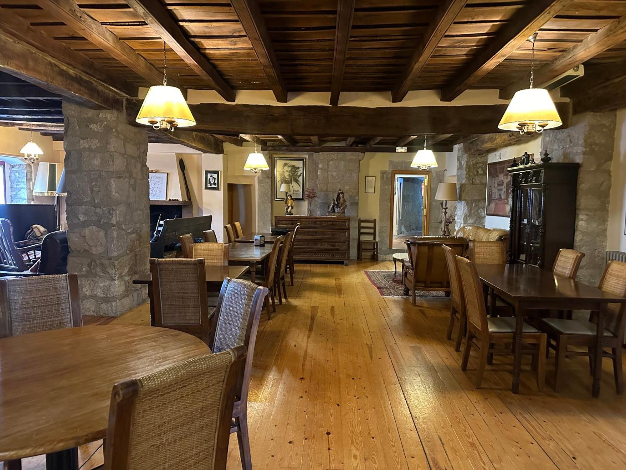 فندق Santuari Mare De Deu Del Mont Restaurant-Hostatgeria Beuda المظهر الخارجي الصورة