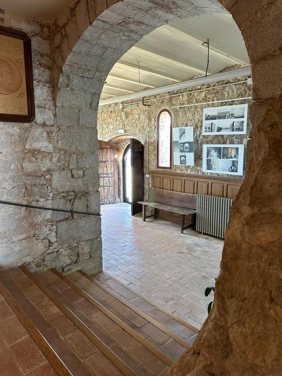 فندق Santuari Mare De Deu Del Mont Restaurant-Hostatgeria Beuda المظهر الخارجي الصورة