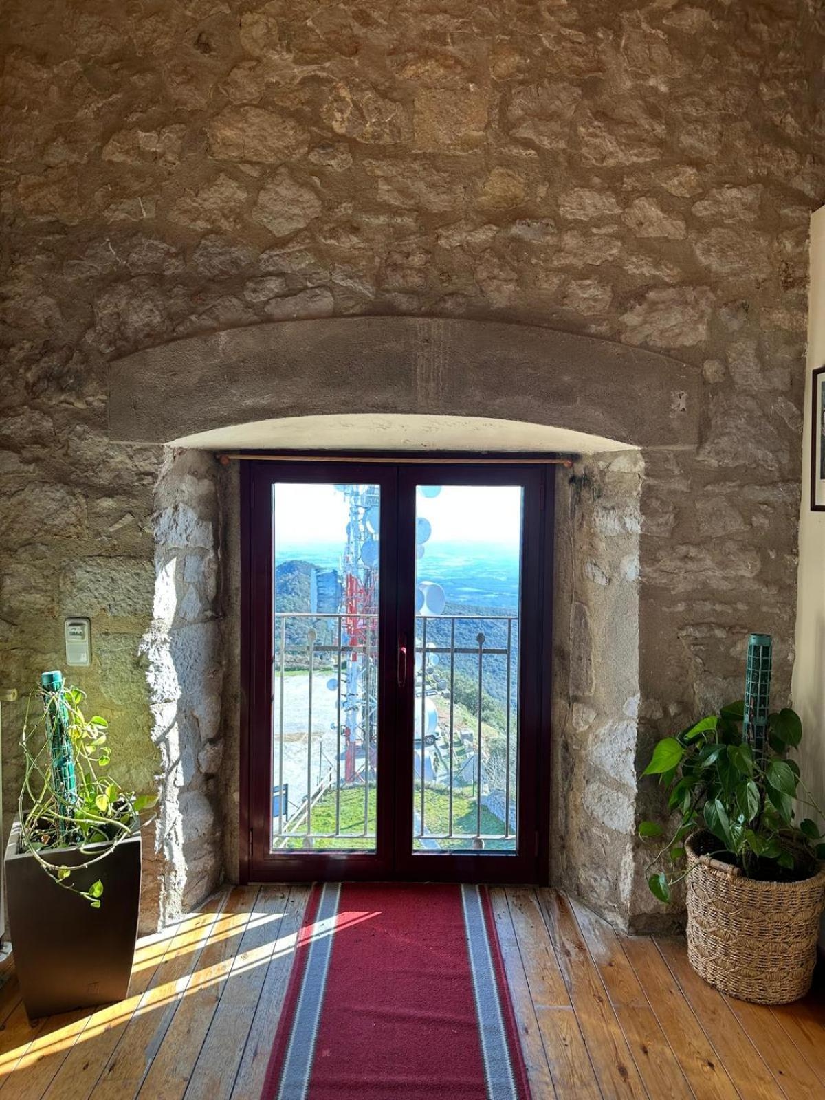 فندق Santuari Mare De Deu Del Mont Restaurant-Hostatgeria Beuda المظهر الخارجي الصورة