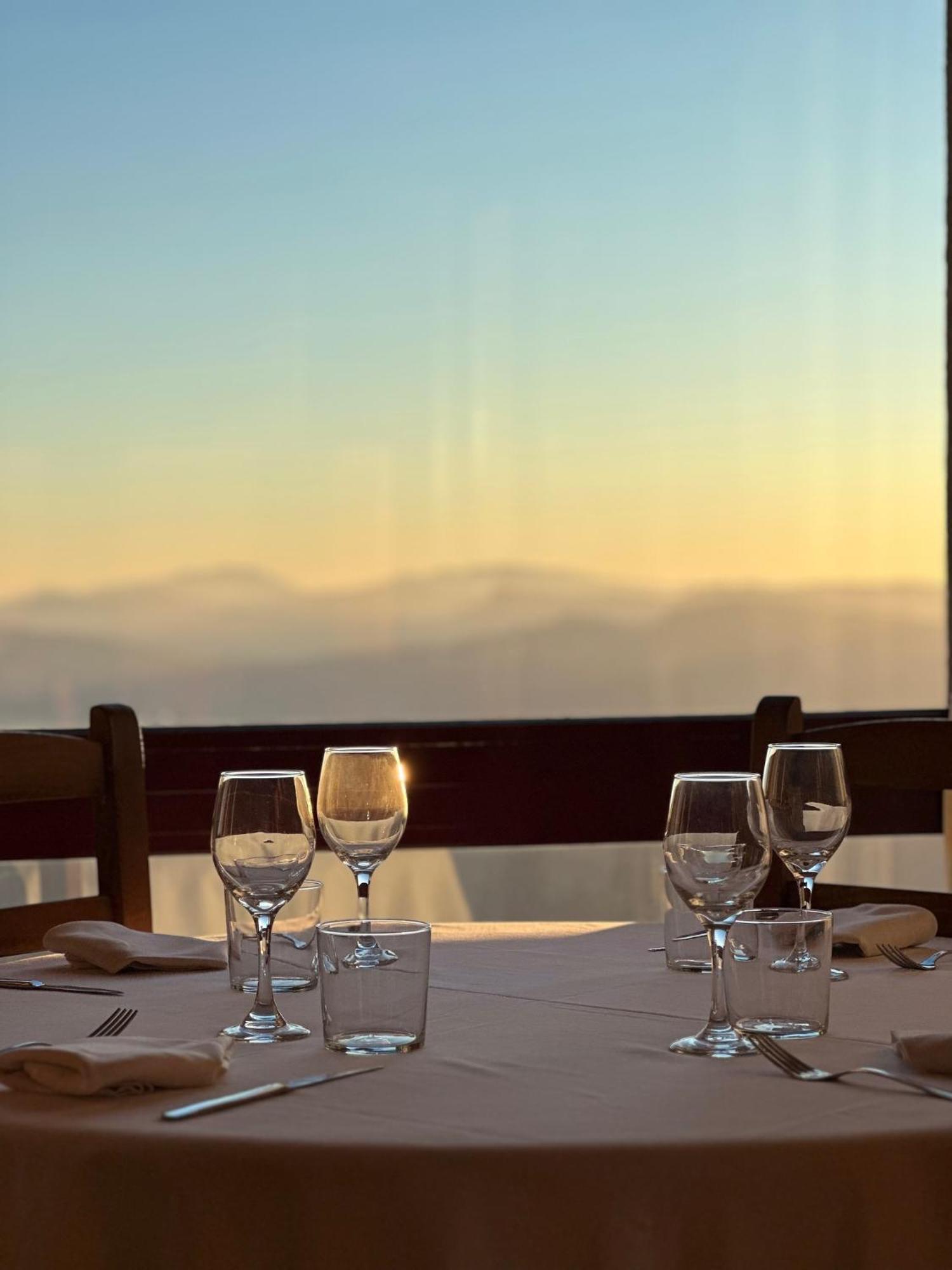 فندق Santuari Mare De Deu Del Mont Restaurant-Hostatgeria Beuda المظهر الخارجي الصورة